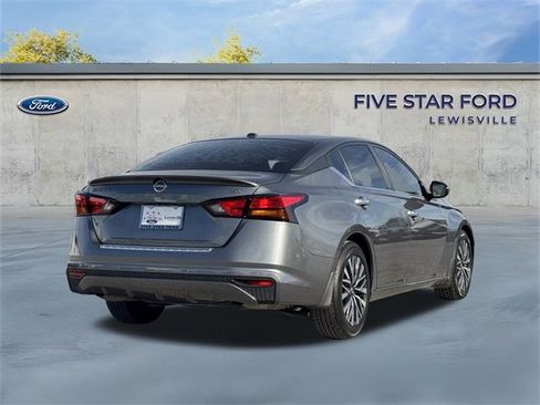 Used 2023 Nissan Altima 2.5 SV image 5