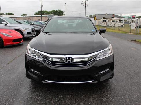 Used 2017 Honda Accord Sport image 2