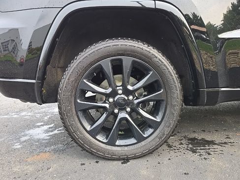 Used 2019 Jeep Grand Cherokee Altitude AWD/4WD image 11