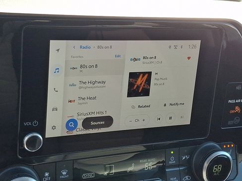 Used 2023 Toyota Highlander XLE image 19