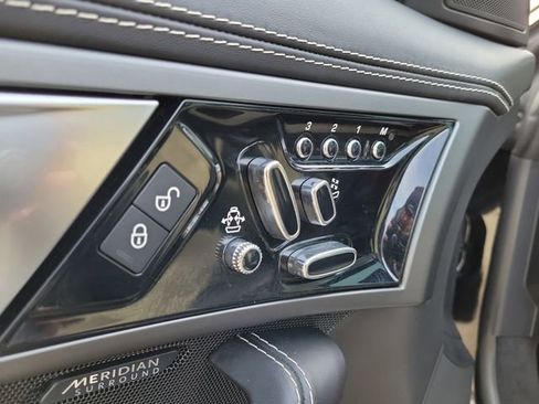 Used 2016 Jaguar F-TYPE R image 16