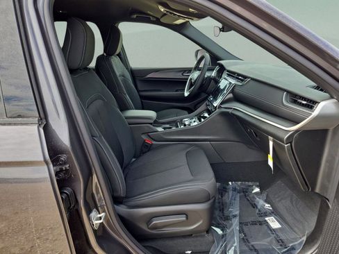 New 2025 Jeep Grand Cherokee L Laredo w/ Luxury Tech Group I RWD image 29