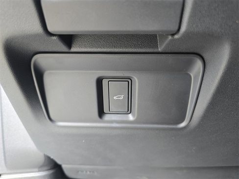 Certified 2025 Land Rover Discovery Sport Dynamic SE image 28