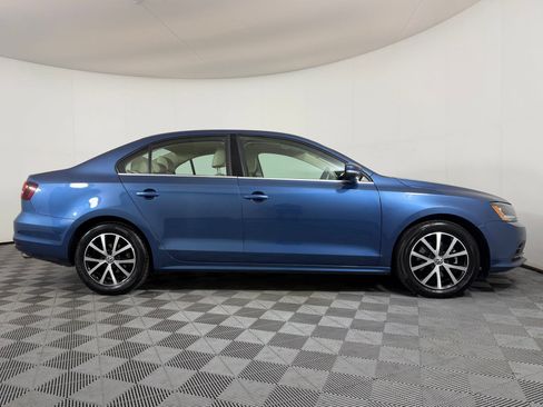 Used 2017 Volkswagen Jetta SE image 8