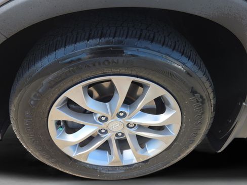 Used 2019 Hyundai Santa Fe SEL image 11