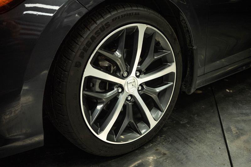 Used 2022 Honda Civic Touring image 3
