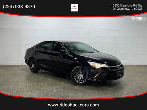 Used 2017 Toyota Camry LE FWD image 1