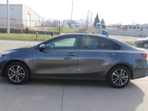 Used 2022 Kia Forte LXS image 3