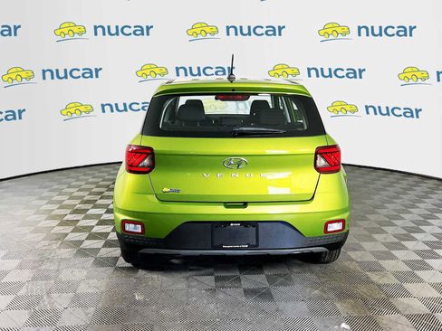 Certified 2024 Hyundai Venue SE image 6