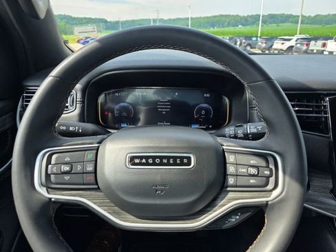 Used 2023 Jeep Wagoneer Series III w/ Preferred Equipment Group image 16