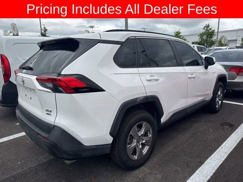 Used 2022 Toyota RAV4 XLE AWD/4WD image 4