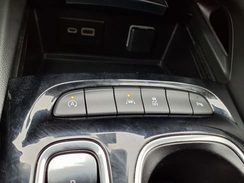 Used 2023 Buick Envision Essence FWD image 11