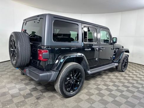 Used 2022 Jeep Wrangler Unlimited Sahara w/ Cold Weather Group image 3