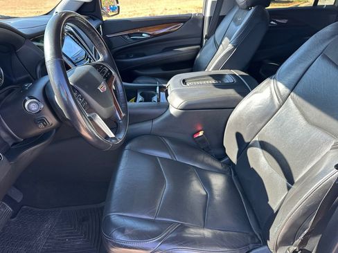 Used 2020 Cadillac Escalade ESV Premium Luxury image 9