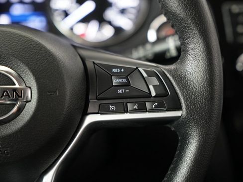 Used 2020 Nissan Rogue SV FWD image 12