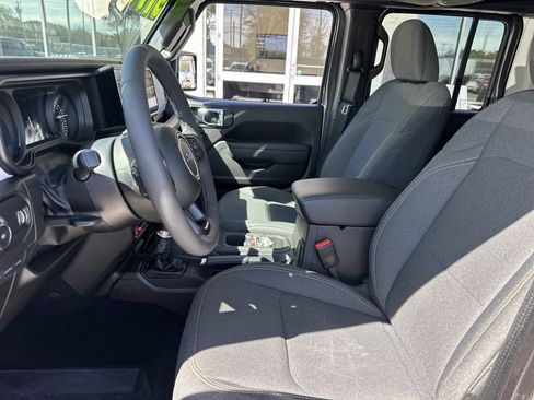 Used 2025 Jeep Wrangler Willys image 11