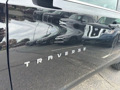 Used 2023 Chevrolet Traverse LT FWD image 13