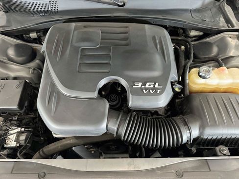 Used 2019 Chrysler 300 Touring w/ Chrome Appearance Package RWD image 31