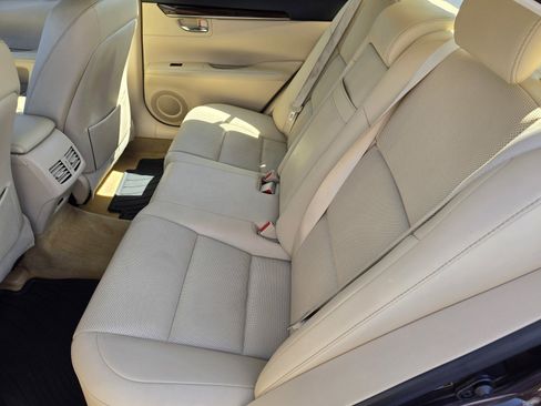 Used 2014 Lexus ES 350 w/ Premium Package FWD image 12