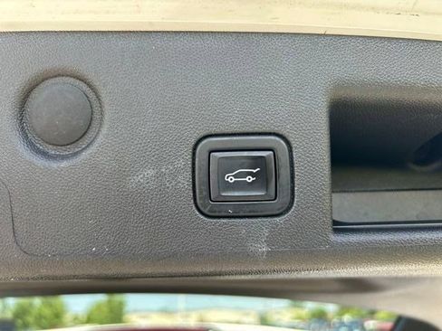 Used 2022 Chevrolet Equinox RS w/ RS Leather Package FWD image 42