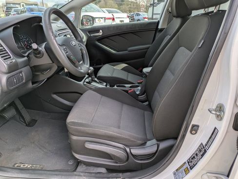 Used 2017 Kia Forte LX image 19