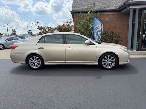 Used 2011 Toyota Avalon Limited FWD image 5