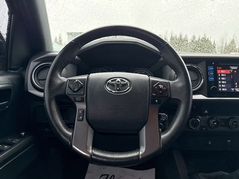 Used 2017 Toyota Tacoma TRD Sport w/ Tow Package image 18