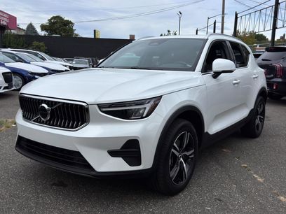 Used 2025 Volvo XC40 B5 Core