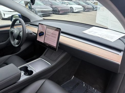 Used 2023 Tesla Model Y Performance AWD/4WD image 15