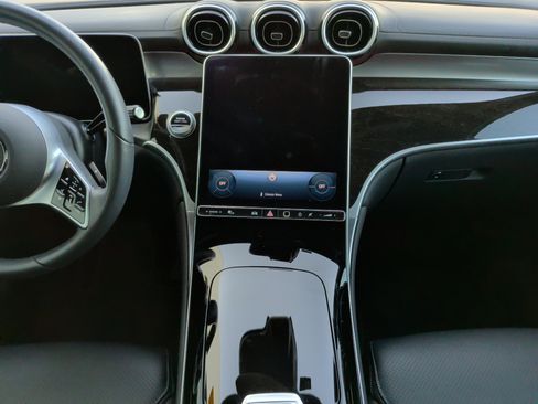 Used 2024 Mercedes-Benz GLC 300 image 30