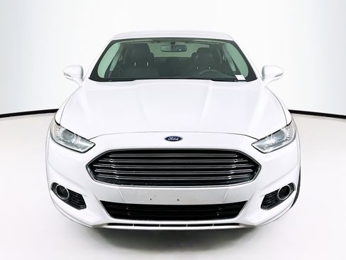 Used 2016 Ford Fusion Titanium FWD image 2