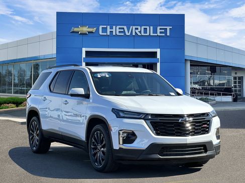 Certified 2023 Chevrolet Traverse RS w/ LPO, Floor Liner Package AWD/4WD image 6