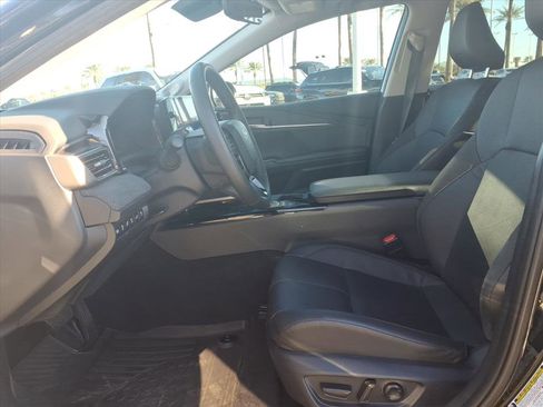 Used 2025 Toyota Camry XLE w/ Premium Plus Package image 15