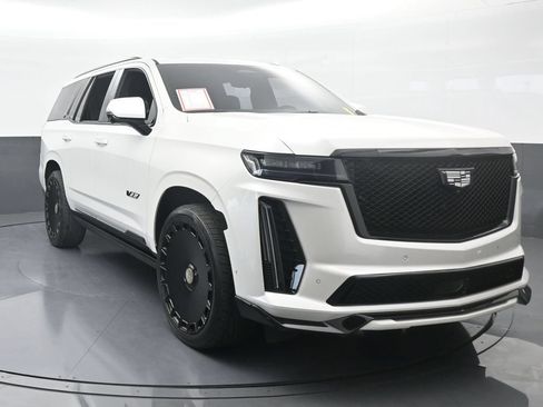 Used 2023 Cadillac Escalade V AWD/4WD image 9