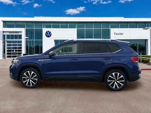 Used 2023 Volkswagen Taos SE FWD image 4