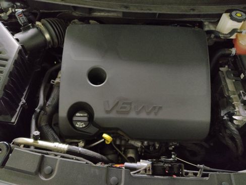 Used 2023 Chevrolet Traverse LT image 30