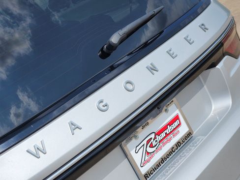 Used 2022 Jeep Wagoneer Series III AWD/4WD image 18