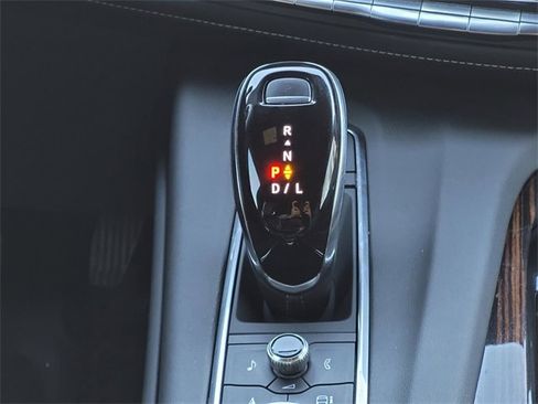 Used 2022 Cadillac Escalade ESV Premium Luxury image 16