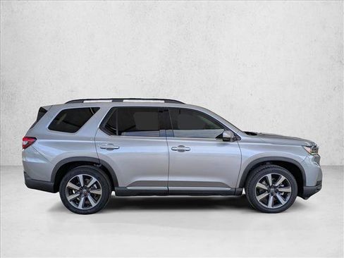 Used 2024 Honda Pilot Touring image 4