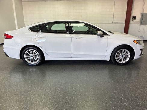 Used 2019 Ford Fusion SE FWD image 3