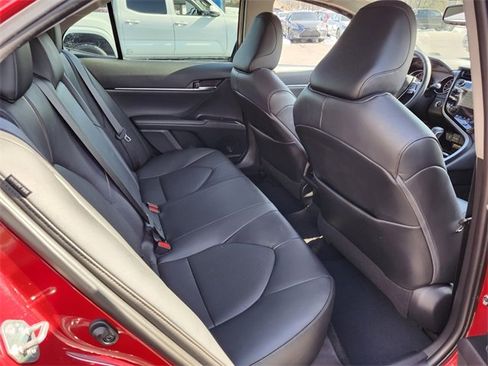 Used 2020 Toyota Camry XLE image 16