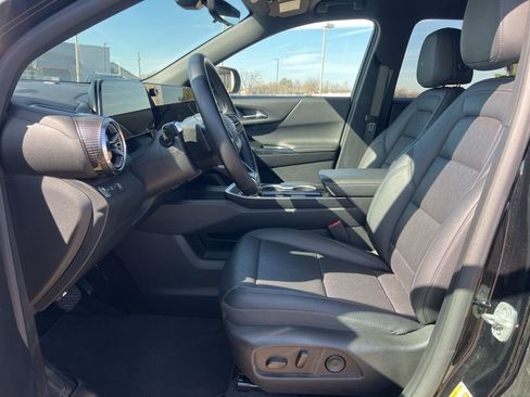 Used 2025 Chevrolet Equinox LT w/ Convenience Package II image 7