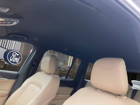 Used 2023 Jeep Grand Cherokee Limited w/ Luxury Tech Group II AWD/4WD image 14