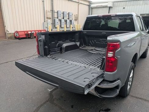 Used 2024 Chevrolet Silverado 1500 LT AWD/4WD image 32