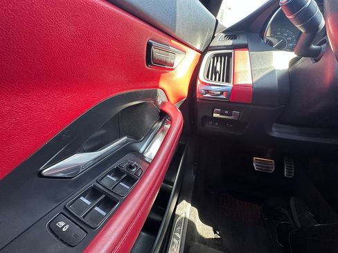 Used 2019 Jaguar E-PACE R-Dynamic SE image 33