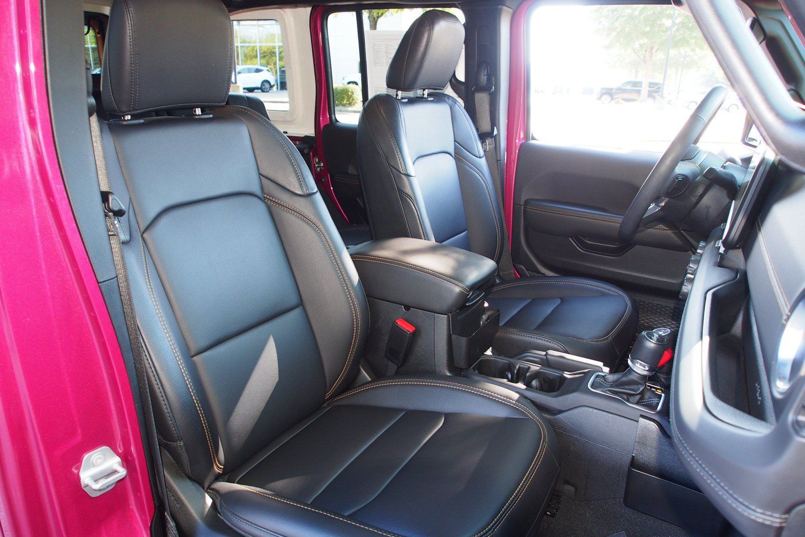 Used 2024 Jeep Wrangler Unlimited Sahara w/ Technology Group AWD/4WD image 11