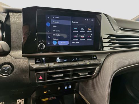 Used 2025 Toyota Camry SE FWD image 26