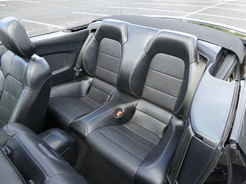 Used 2019 Ford Mustang Premium RWD image 18