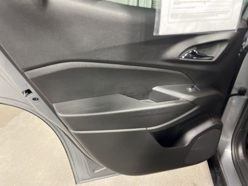 Used 2025 Chevrolet Trax LT w/ LT Convenience Package image 18