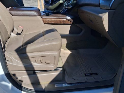 Used 2016 Chevrolet Suburban LT RWD image 15